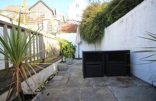 Treator Cabaña | Malt Cottage Sleeps4-patio-petsok-parking