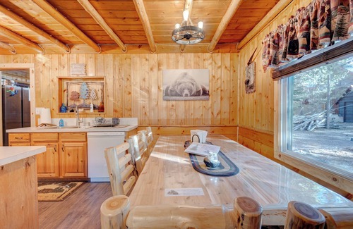 Island Park Cabina | Mama Bear's Kozy Kabin Nestled in Beautiful Island Park, Idaho