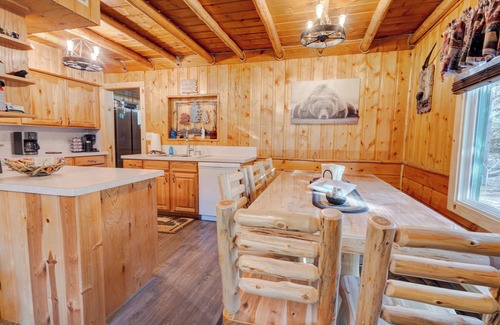 Island Park Cabina | Mama Bear's Kozy Kabin Nestled in Beautiful Island Park, Idaho