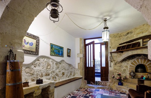 Chromonastiri Casa | Mamis Mansion! Terraza con jacuzzi con excelentes vistas al mar, a poca distancia de la taberna.