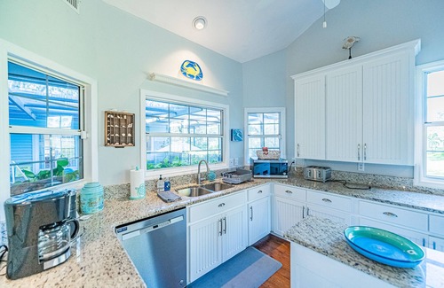 Englewood Casa | Contemporáneo 5 Br. Beach Villa Pool Home con bañera de hidromasaje y área de entretenimiento
