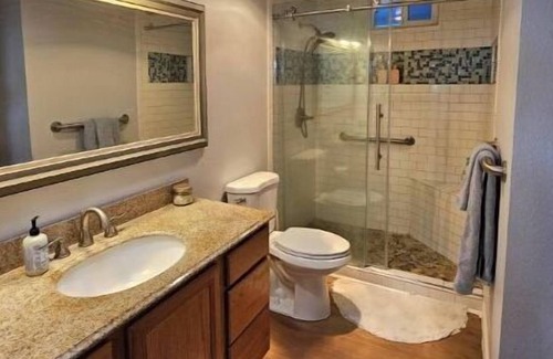 Manchester Casa | Manchester blue bungalow