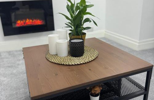 Offerton Casa | Manchester City Oasis - Spacious 5 Bedroom House