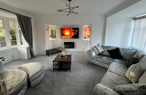 Offerton Casa | Manchester City Oasis - Spacious 5 Bedroom House