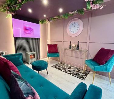 Manchester City Centre Apartamento | Manchester's ONLY private party suite for 12 with Makeup Room