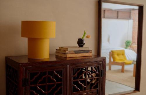 West Hollywood Cama Y Desayuno | Mane & Saddle Loft