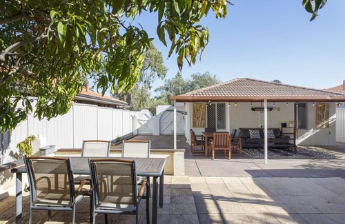 Beaconsfield Casa | Mango Tree Place - 3 bedroom House