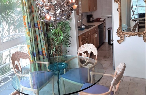 East Fort Lauderdale Hotel | Manhattan Tower Apartment Hotel