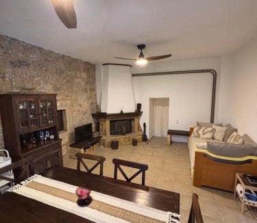 Omales Casa | Mani Spot Elmare