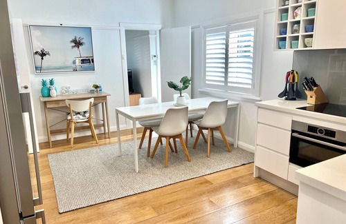 Manly Apartamento | Manly Beach Oasis- 2 BR cerca de la playa, cafeterías, restaurantes, bares, tiendas, estacionamiento