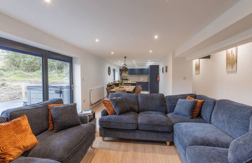 Wainhouse Corner Cabaña | Manor - sleeps 8 guests in 4 bedrooms