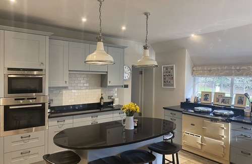 Fishbourne Casa | Manor House with pool and tennis court