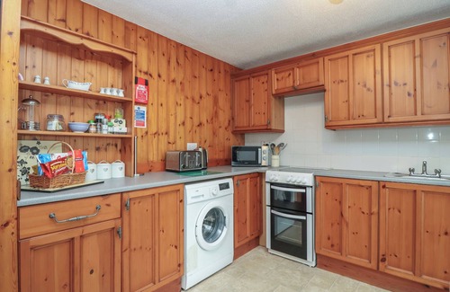 Saint Ann's Chapel Cabaña | MANORCOMBE 1, pet friendly, with pool in Gunnislake