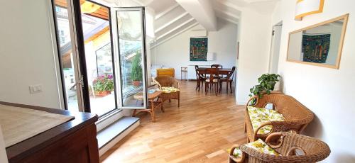 Lazzaretto Apartamento | mansarda con terrazzo centralissima