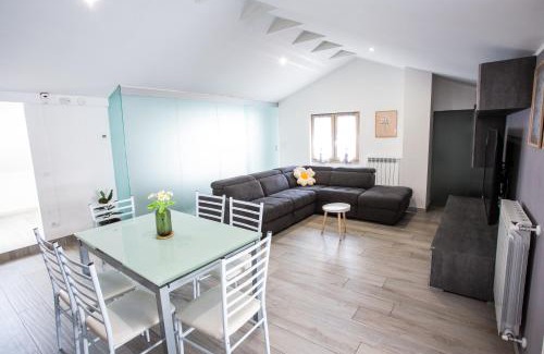 Luino Apartamento | Mansarda in centro - Relax a due passi dal Lago Maggiore