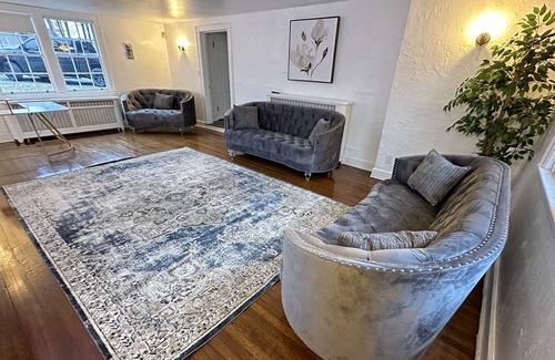 Albany Casa | Mansion in Albany 7minutes to Downtown Albany