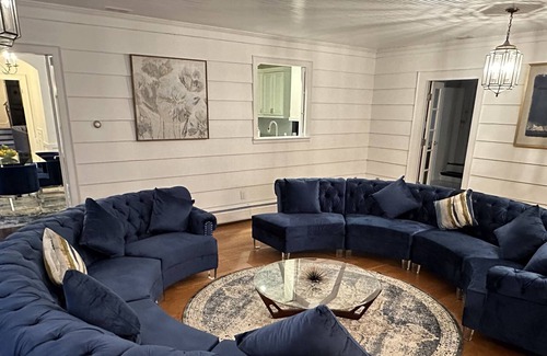 Albany Casa | Mansion in Albany 7minutes to Downtown Albany