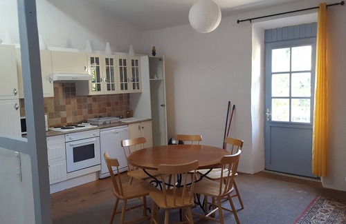 Pomas Apartamento | MANSION EN ALBERGUE TRANFORMEE
