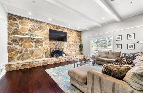 Church Street Casa | Mansion With Private Pool Basketball & Tennis courts