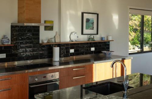 Careys Bay Casa | Manu Heights Retreat