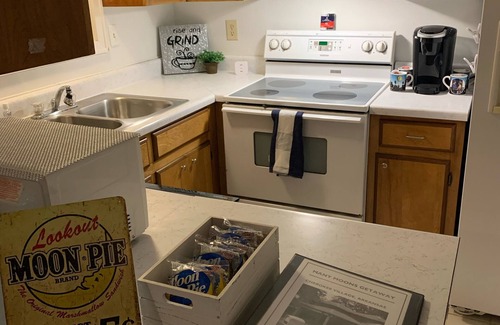 Hardy Casa | Many Moons Townhouse Heated Pool, Rivers, Lakes, and Golf Getaway