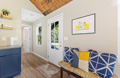 Newville Cabaña | Maple Beach Cottage - Charming 2-bedroom cottage in Edgerton