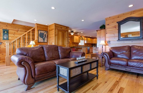 South Casco Cabina | Maple Cove Lodge on Lake Sebago Waterfront!