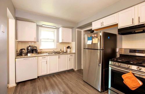 Maple Heights Casa | Maple Heights 3BR Cozy and Spacious