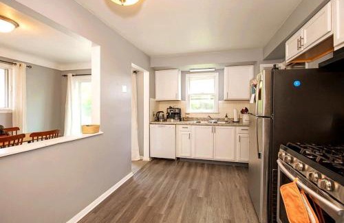 Maple Heights Casa | Maple Heights 3BR Cozy and Spacious