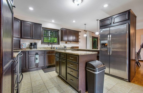 Spring Mills Casa | Maple Hill Lodge | Hot Tub + Views from Deck