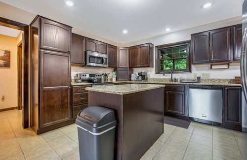 Spring Mills Casa | Maple Hill Lodge | Hot Tub + Views from Deck