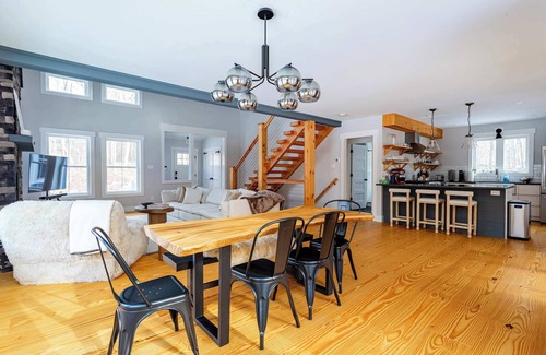 Narrowsburg Casa | Maple House: 25 Min to Big Bear Mtn+Cozy Fireplace