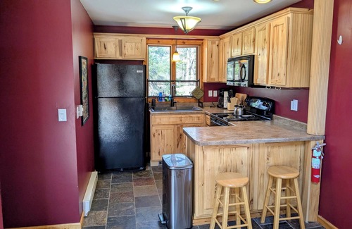 Stambaugh Chalet De Esquí | Maple Leaf Lodge Clean & Cozy Hot Tub Sleeps 9 <10min Walk to Ski Brule