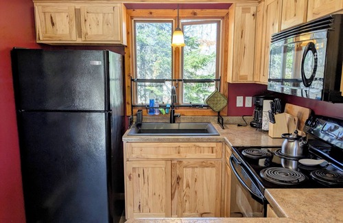 Stambaugh Chalet De Esquí | Maple Leaf Lodge Clean & Cozy Hot Tub Sleeps 9 <10min Walk to Ski Brule