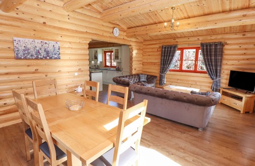 Castle Bytham Cabaña | MAPLE LODGE, family friendly, with pool in Greetham, Rutland
