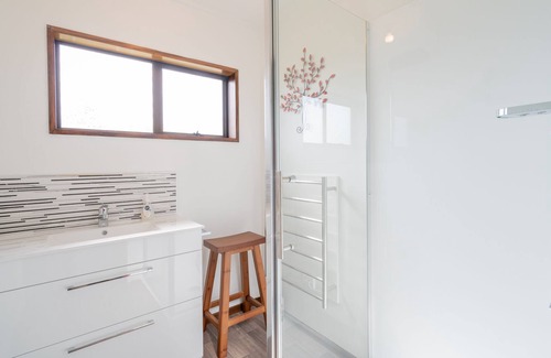 Te Anau Casa | MAPLE TREE COTTAGE - TE ANAU HOLIDAY HOME, pet friendly in Te Anau