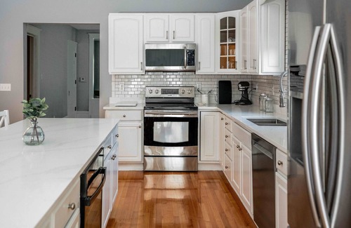 Walworth Casa | Maplewood Manor – Chic 6 BDR Downtown Walworth