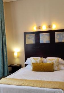Downtown Johannesburg Hotel | Mapungubwe Pop Champagne hotel apartments
