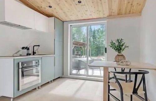 Amherst Apartamento | Marbella Cabins: Estate Retreat near Tremblant