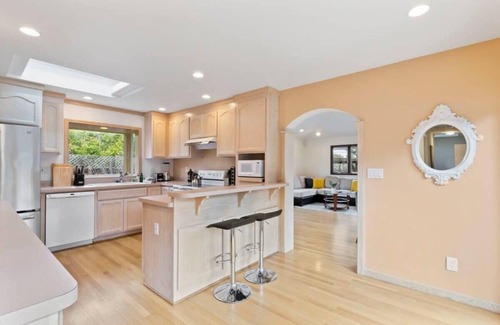 Loyola Casa | @ Marbella Lane - 2BR Charming Spacious Home