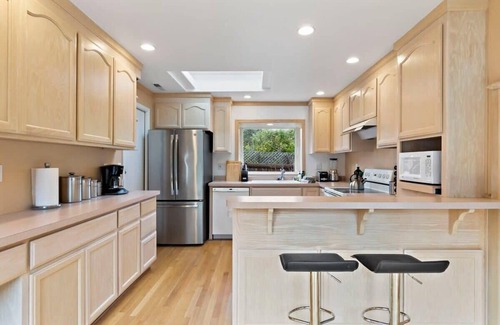 Loyola Casa | @ Marbella Lane - 2BR Charming Spacious Home