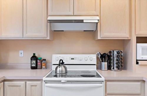 Loyola Casa | @ Marbella Lane - 2BR Charming Spacious Home