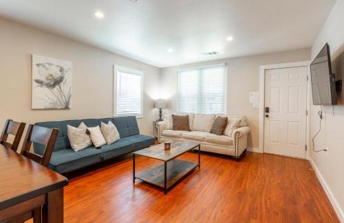 Northside Apartamento | @ Marbella Lane 3BR Upper Level House in Downtown San Jose