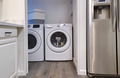 Newhall Casa | @ Marbella Lane - 6BR SFR | DTWN SJ | Laundry + P