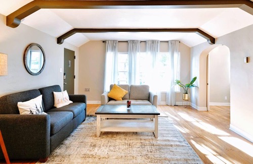 Newhall Casa | @ Marbella Lane - 6BR SFR | DTWN SJ | Laundry + P