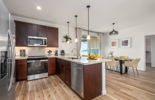 Makaha Valley Casa | @Marbella Lane - 7BR home w/ Mountain+Ocean Views