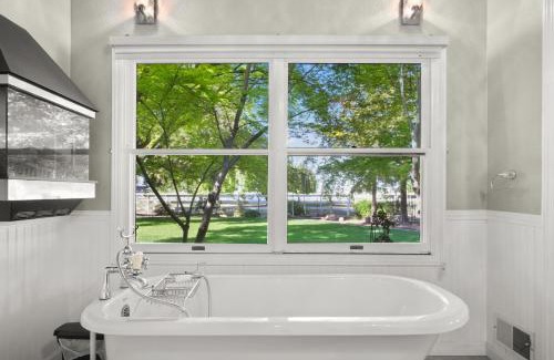 Modesto Casa | @ Marbella Lane - Alpaca Farm House Pool