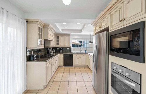 Fullerton Casa | @ Marbella Lane - Contemporary 4BR Charm w/ Pool