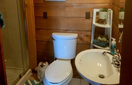 Camden Condominio | March/April Spring special: sleeps 10 with boat dock on TN River/KY Lake