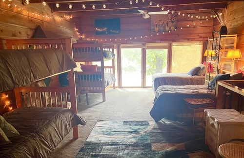 Camden Condominio | March/April Spring special: sleeps 10 with boat dock on TN River/KY Lake